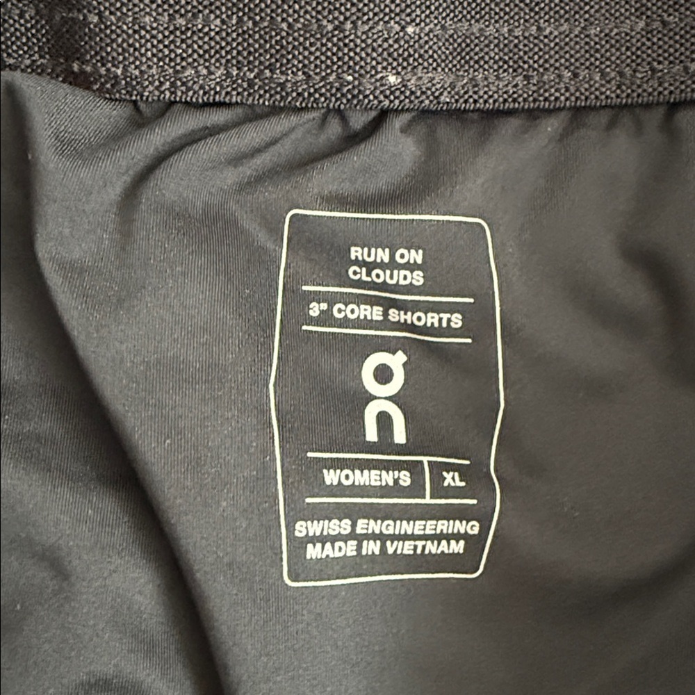 On Running 3” Core Shorts Size XL - Picture 4 of 12